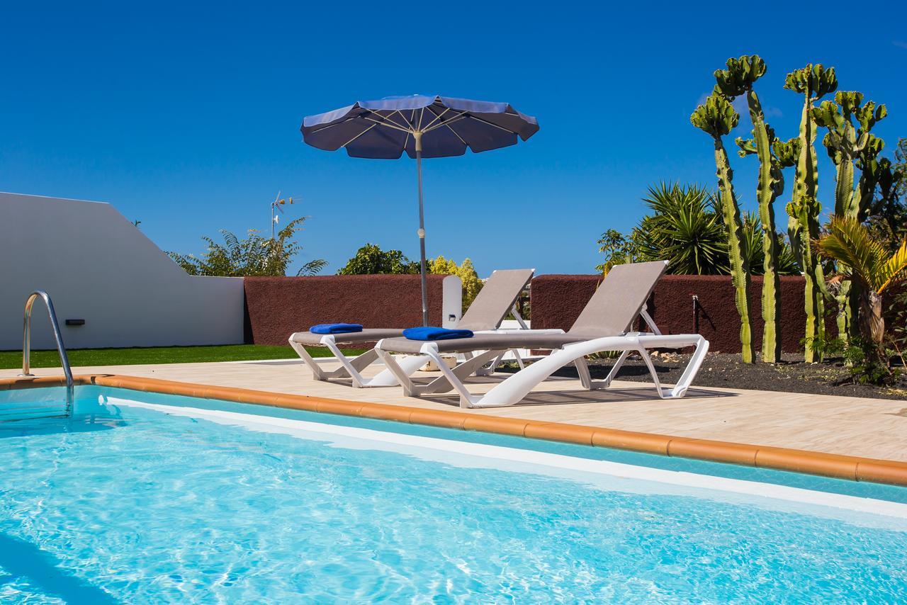Las Marinas Deluxe Playa Blanca  Exterior photo